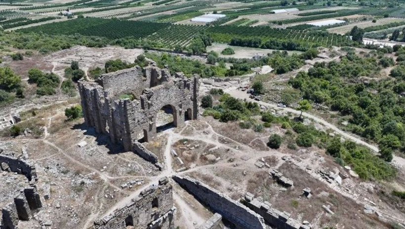 Antalya'da 2 bin yıllık tarihi cadde gün yüzüne çıkarıldı - Resim : 1