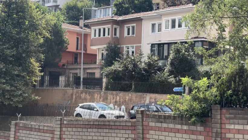 Üsküdar’daki villada silah sesleri: Ünlü yazar evinde ölü bulundu: Eski eşi polisi aradı - Resim: 1