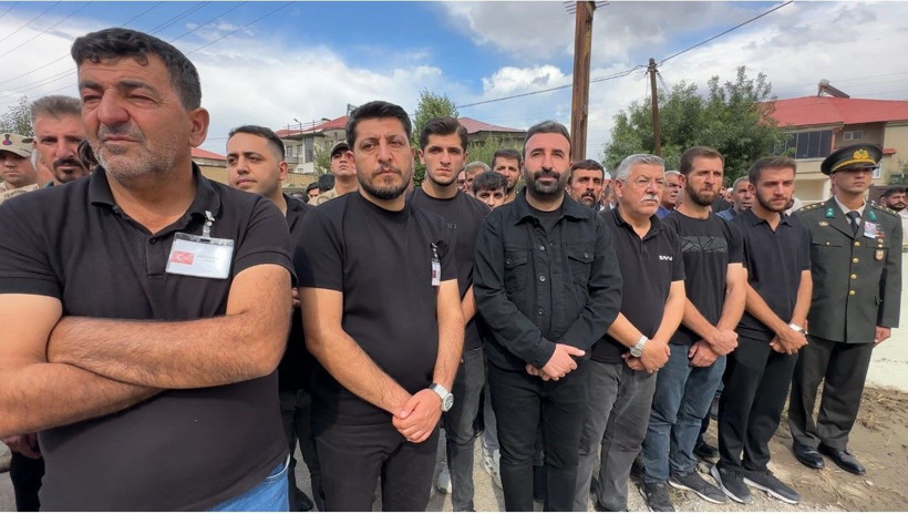 Baba evinde helallik alındı: Şehit Bülent son yolculuğuna uğurlandı - Resim: 9