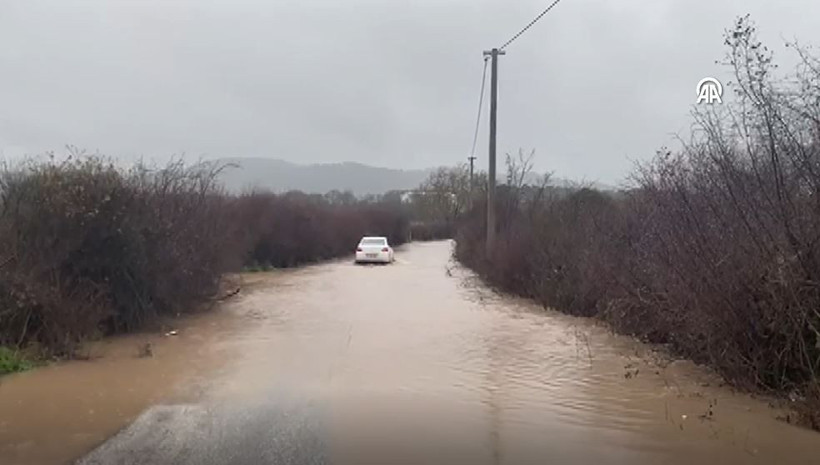 Ayvacık’ı sağanak vurdu: Sokaklar nehir oldu… Tarlalar suya gömüldü… - Resim: 4