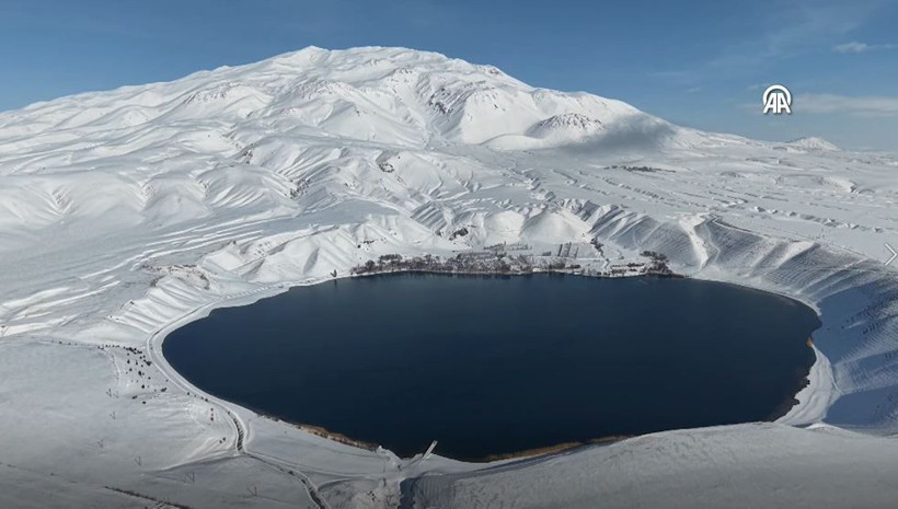 Bitlis’in gizli cenneti kar altında Süphan Dağı ve Aygır Gölü’nün dronla çekilen muhteşem hali... - Resim: 3