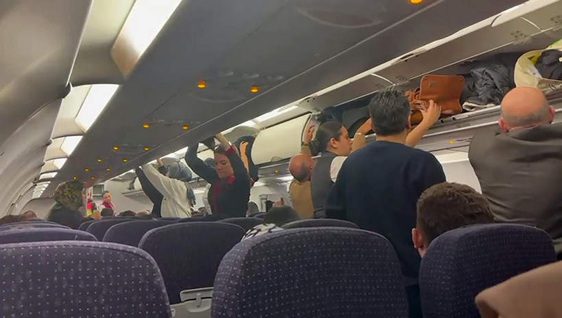 Erzurum-İstanbul seferinde yardım &ccedil;ığlığı: Havalimanında heyecanlı anlar: Yolcu tahliye edildi - Resim : 3