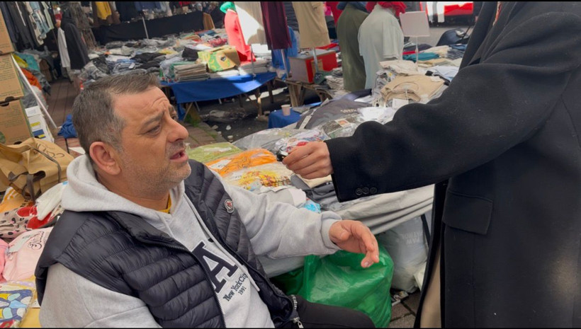 Fatih semt pazarında etiket yangını: 'Alım gücü yerle bir oldu pazarda Türk müşteri yok' - Resim : 1