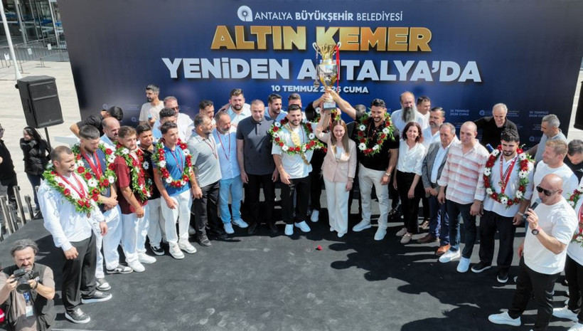 Er Meydanı'ndan Antalya sokaklarına: Altın kemerli şampiyona görkemli kortej - Resim : 2