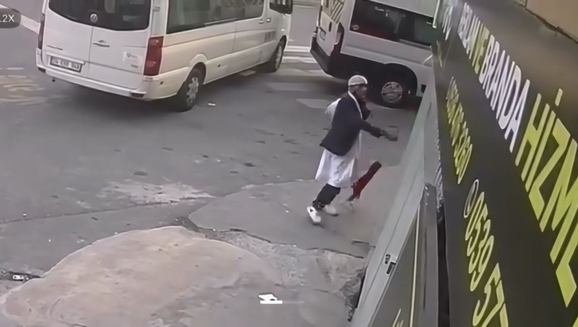 Türk Bayrağını yere atmıştı: Aynı gün yakalandı - Resim: 4