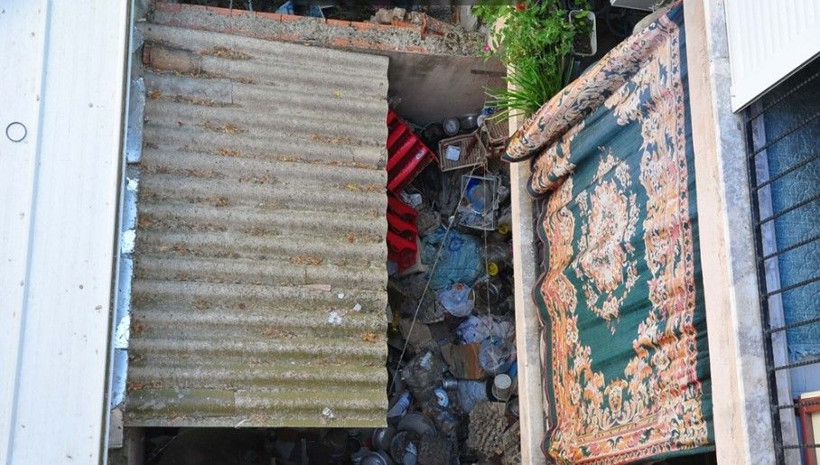 Apartmanda 10 yıllık kabus: Kapılarını bile açamıyorlar - Resim: 10