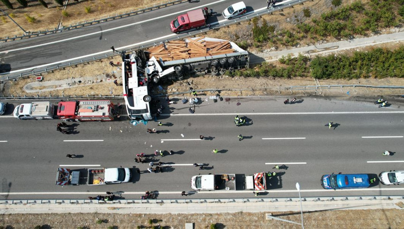 Manisa'da katliam gibi kaza: Çok sayıda ölü ve yaralılar var - Resim : 3