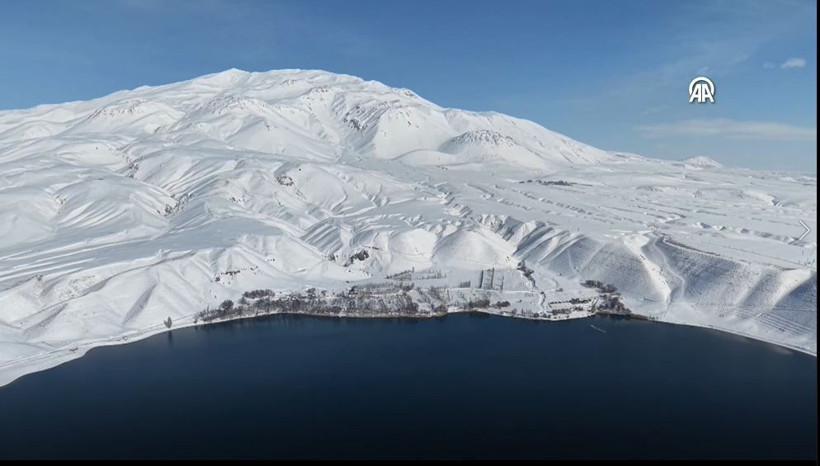 Bitlis’in gizli cenneti kar altında Süphan Dağı ve Aygır Gölü’nün dronla çekilen muhteşem hali... - Resim: 4