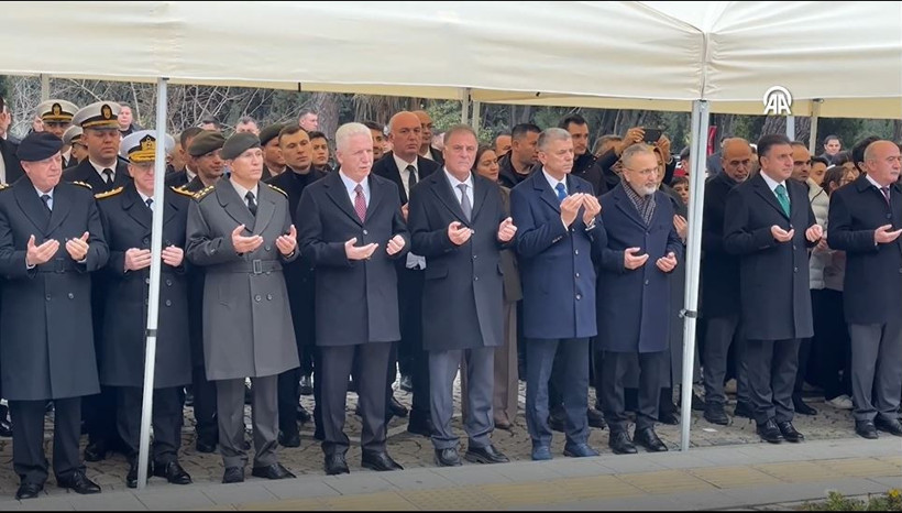 İstiklal Marşı’nın yazarı Mehmet Akif Ersoy kabrinde dualarla anıldı: Duygusal tören - Resim : 2