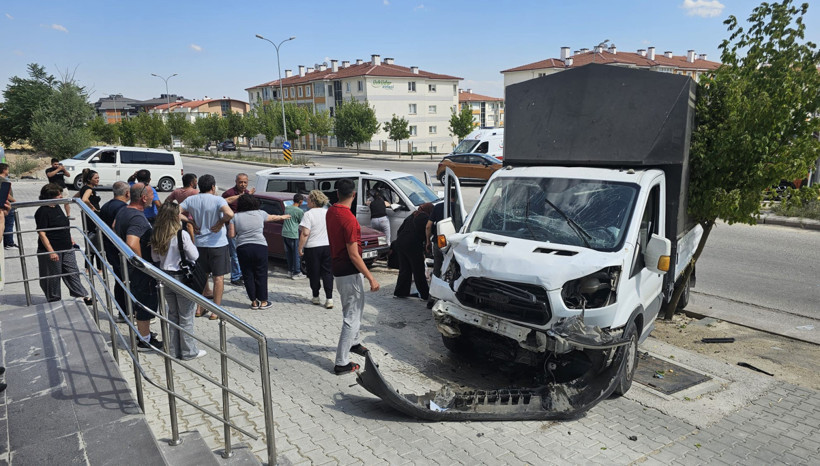 Eskişehir'de feci kaza: 7 yaralı - Resim : 2