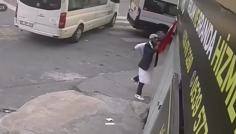 Türk Bayrağını yere atmıştı: Aynı gün yakalandı - Resim: 3