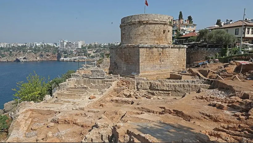 2 bin yıllık kuleye cam kapı: "Sera etkisi" tehlikesi oluştu - Resim: 9