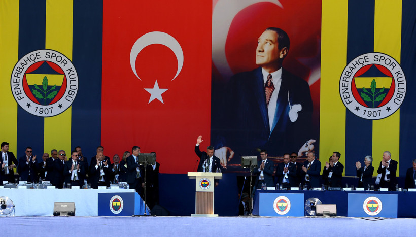 Kadıköy'de tarihi veda: Sadettin Saran seçim kararı sonrası kürsüden helallik istedi: 'Alnım ak, başım dik ayrılıyorum' - Resim : 4