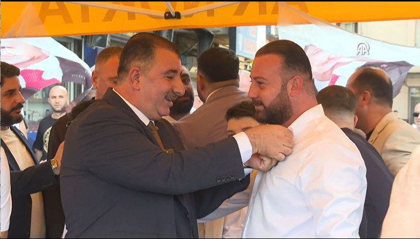İzmir'de CHP ve diğer partilerden 500 kişi AKP'ye katıldı: Rozetleri takıldı - Resim : 2