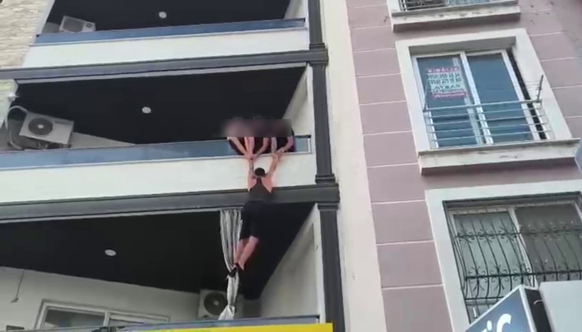 Balkon korkuluklarında yakalandı: Film sahnelerini aratmayan operasyon - Resim : 1