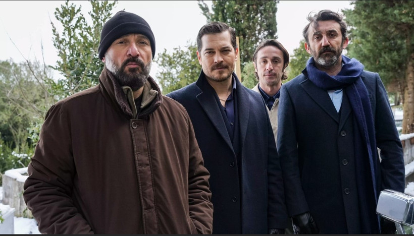 Eşref Rüya’da reytingler düştü: Çağatay Ulusoy senaristlerle masaya oturdu - Resim : 1