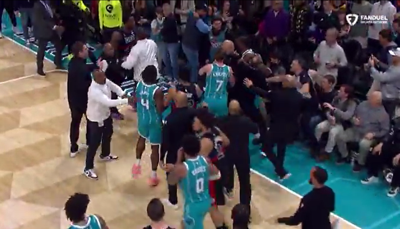 NBA&rsquo;de pota altındaki kavga sahayı karıştırdı: Yumruklar havada u&ccedil;uştu - Resim : 4