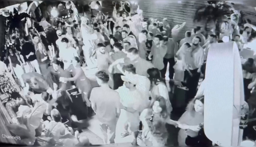 Eğlence mekanında korkun&ccedil; anlar! Cam bardakla boğazını kesti: Kameraya anbean yansıdı - Resim : 3