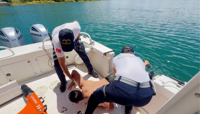 Dalgalara meydan okudu: Görenler jandarmayı aradı - Resim: 6