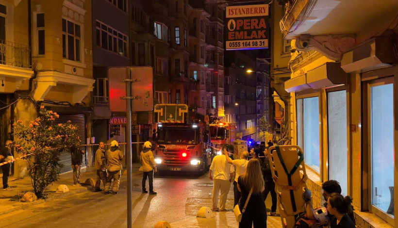 Beyoğlu'nda bodrum katı çöktü: Bina tahliye edildi - Resim : 1