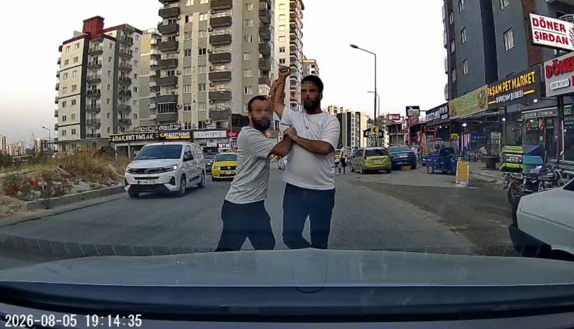 Yumruk yetmedi testereyi çıkarmıştı: Sürücünün bu hatası pahalıya mal oldu - Resim : 4