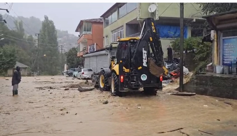Kenti sel Vurdu: Zonguldak’ta istinat duvarı çöktü: Esnaf zor anlar yaşadı - Resim : 5