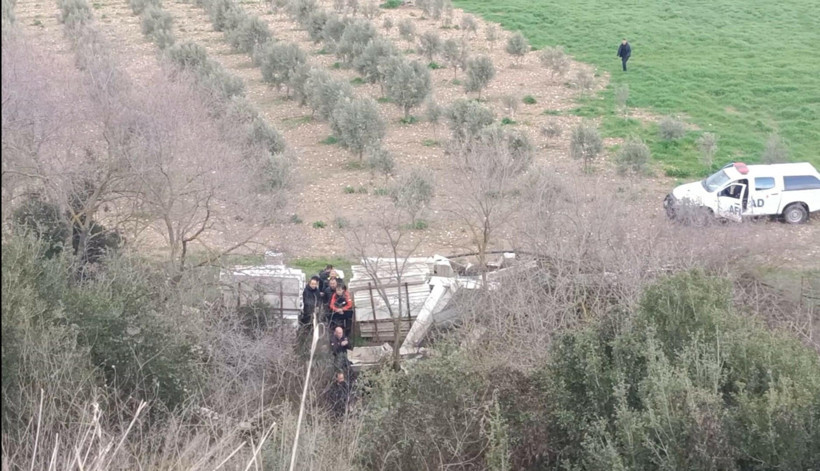 Azgın sularda umutlar tükendi: İki kadının cansız bedeni bulundu: Sel köprüyü yuttu - Resim : 7