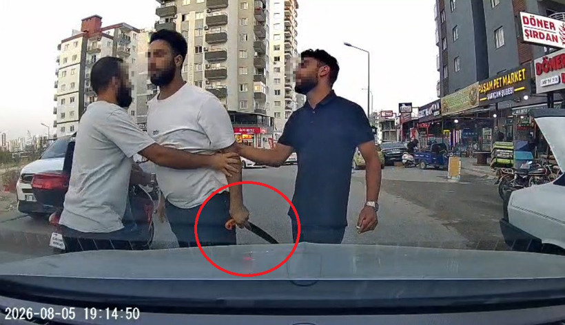 Yumruk yetmedi testereyi çıkarmıştı: Sürücünün bu hatası pahalıya mal oldu - Resim : 1