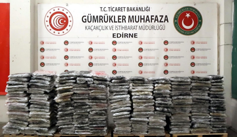 Tavukların altındaki korkunç sır: Hassas burunlar o kokuyu tespit etti - Resim: 2
