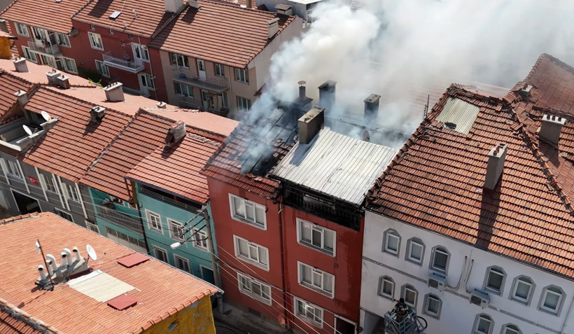 Dumanlar çatıyı sardı: İtfaiye seferber oldu - Resim : 3