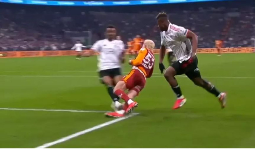 beIN Trio'dan derbi analizi: Osimhen ve Sane için üç hakemden aynı görüş: Kırmızı kart olmalıydı - Resim: 10