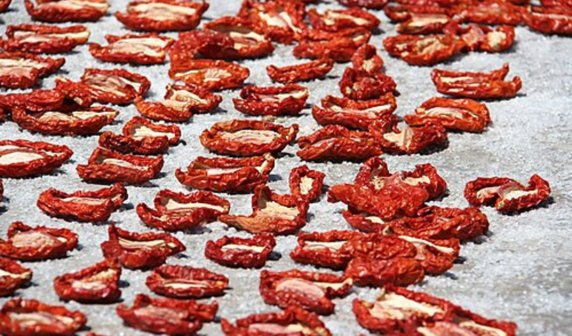 15 kilo yaş domatesten 1 kilo çıkıyor, Türkiye 91 ülkeye satıyor - Resim : 1