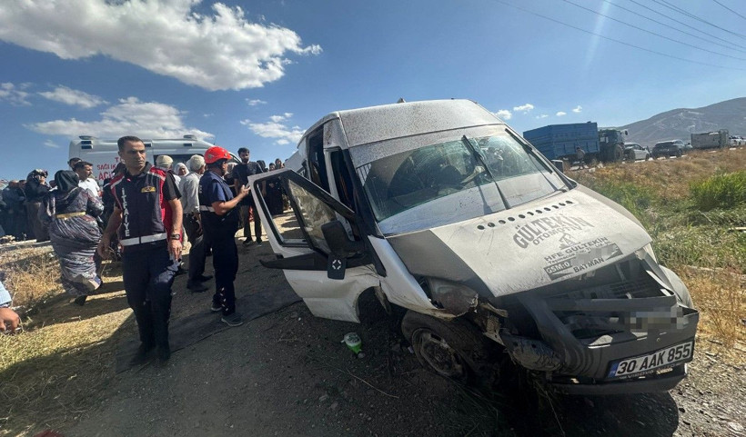 Göz göre göre gelen felaket: Yolcu minibüsü açık bırakılan rögar çukuruna çakıldı: 6 yaralı - Resim: 7