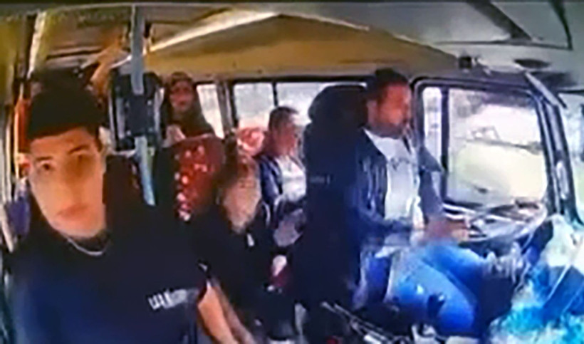 Direksiyon başında muhabbet kazayı getirdi: Adana’da can pazarı - Resim: 2