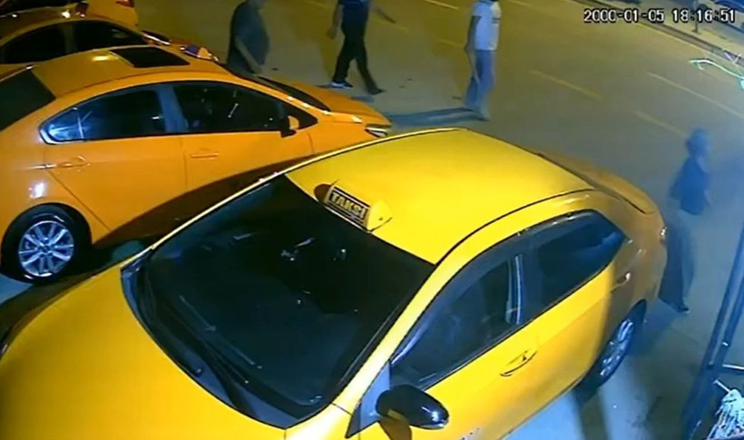 Aralarında kadınlarda var: Taksi durağını savaş alanına çevirdiler: 3 yaralı - Resim : 6