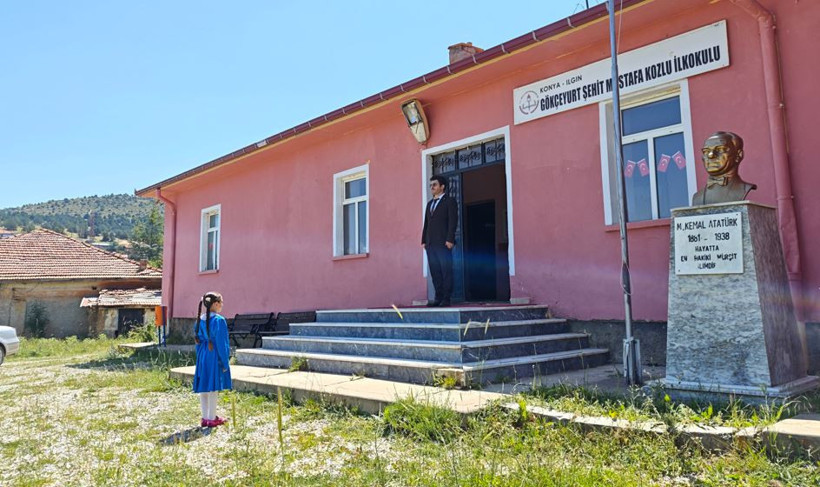 Türkiye bu okulu konuşuyor: Tek öğrenciyle tarihi karne günü - Resim : 3