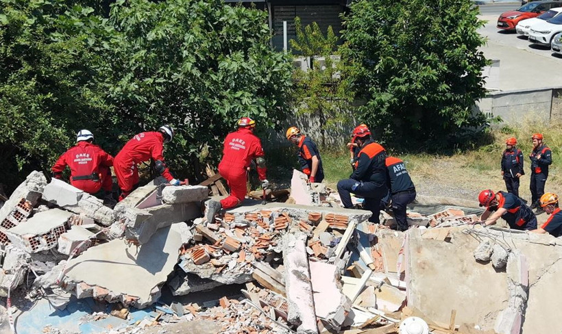 Düzce'de korkutan Senaryo: 7.2'lik deprem alarmıyla ekipler harekete geçti - Resim : 1