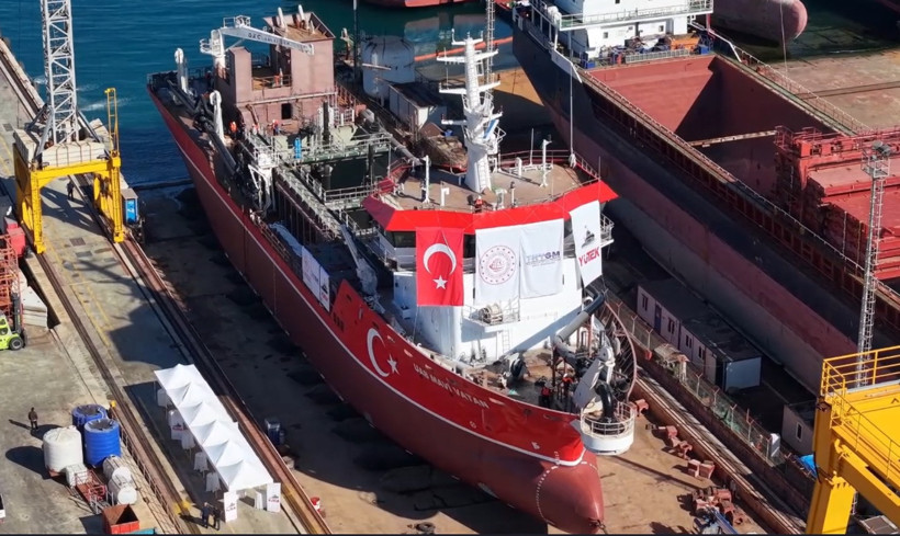 Türkiye’nin ilk yerli tarama gemisi suyla buluştu - Resim : 5