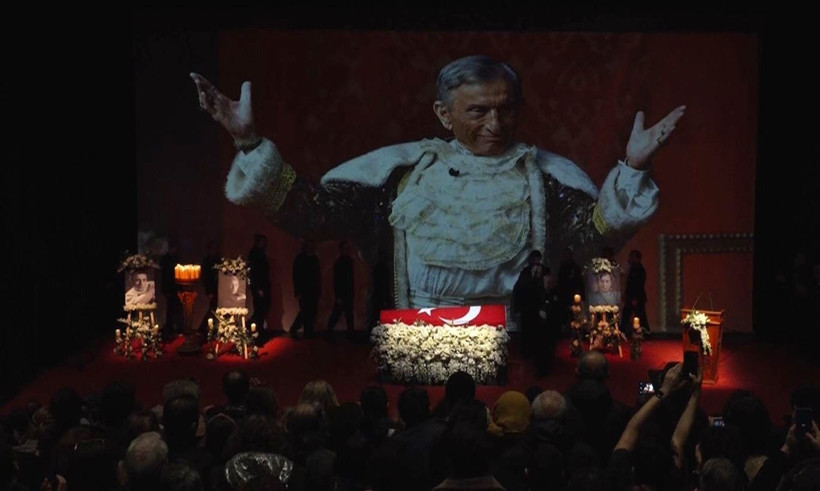 Türk tiyatrosu duayenine gözyaşlı veda: 72 yıllık efsane Haldun Dormen sonsuzluğa uğurlanıyor… Vasiyeti yerine getirildi - Resim: 33