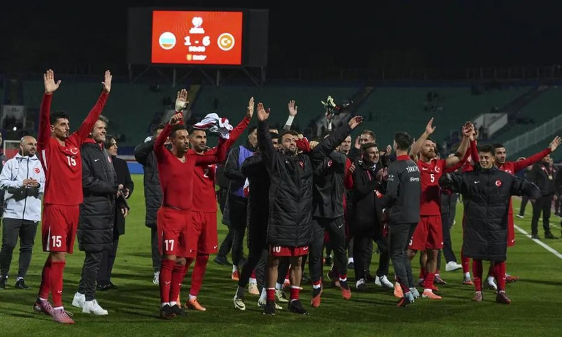 Tüm dünya Türkiye'yi konuşuyor: 3 milli futbolcuyu öne çıkardılar - Resim: 1