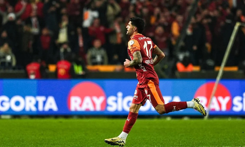 Galatasaray’da kimsenin beklenmediği ayrılık iddiası: Resmi teklif kapıda - Resim : 1