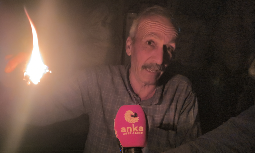 40 yıldır elektrik yok: Hayvanları mum ışığında besliyorlar - Resim: 15