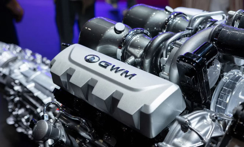 Tank görünümünde: Süper otomobil yolda - Resim: 3