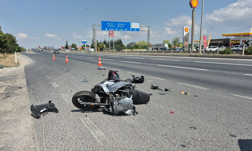 Eskişehir’de otomobile arkadan çarpan motosiklet sürücüsü hastaneye kaldırıldı - Resim : 1