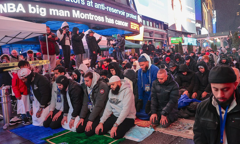 New York'un &uuml;nl&uuml; Times Meydanı'nda iftar programı d&uuml;zenlendi - Resim : 2