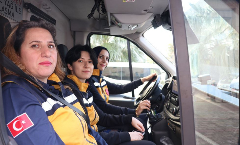 Direksiyonda bir kadın, kabinde bir hayat: Ambulans şoförü Gülser’den kadınlar gününe mesaj - Resim : 2