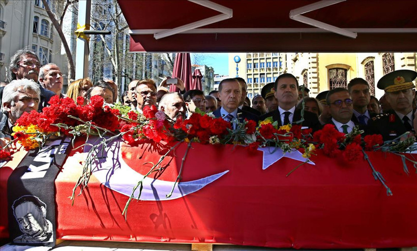 ‘Yemin Ettim’den ‘Odalarda Işıksızım’a: Kayahan’ın unutulmaz mirası - Resim : 16