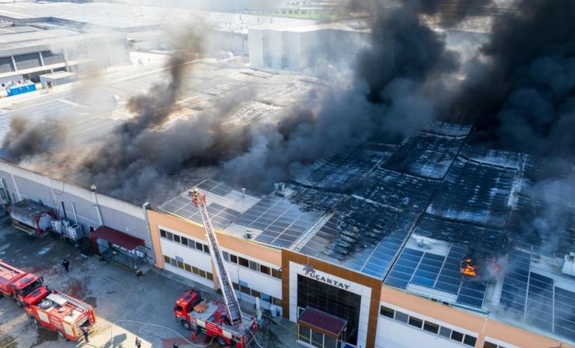 Oyuncak ve şekerleme fabrikasında yangın - Resim : 1