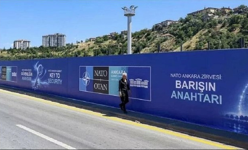 Zirve bitti, masraf bitmedi: NATO panolarını sökmek için 16 milyon liralık ihale - Resim : 1