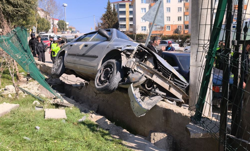 Araç kendi kendine hareket etti: Ölüm yokuş aşağıdan geldi: El ele ölüme yürüdüler - Resim : 4